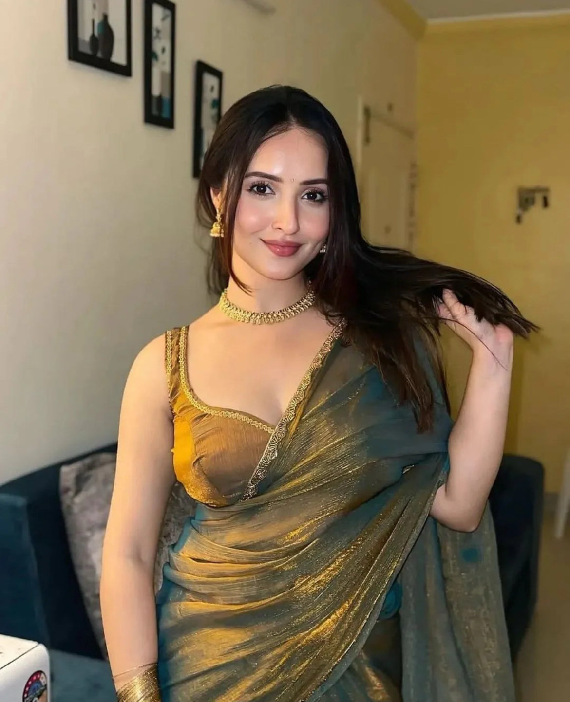 Embroided Bollywood Georgette Saree (Gold)